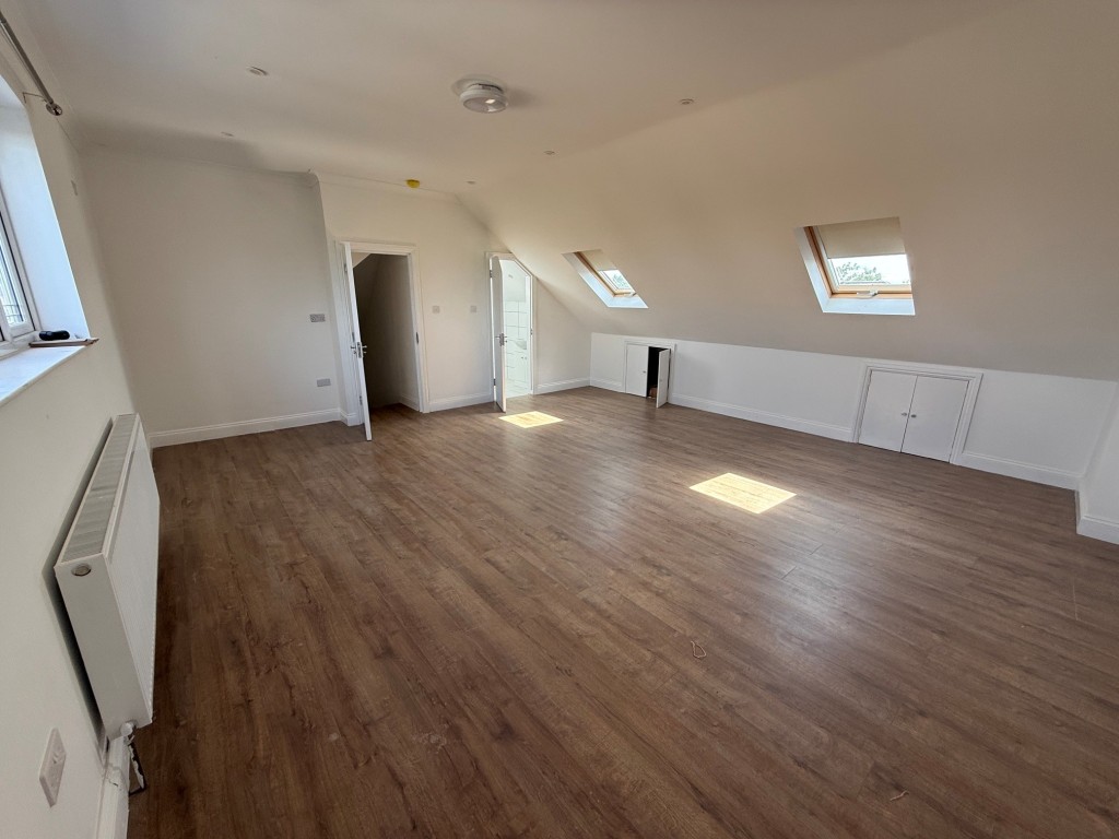 Lot: 166 - HOUSE WITH VERSATILE ACCOMMODATION - Loft room with access to en suite